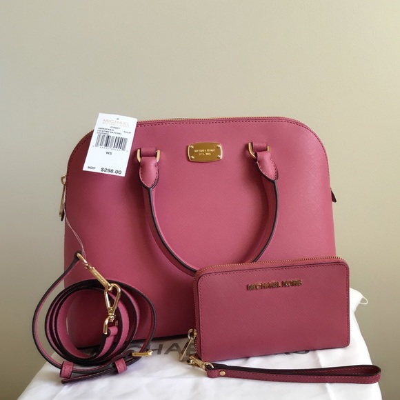 Michael Kors Handbags - NWT Michael Kors Cindy Large Dome Set